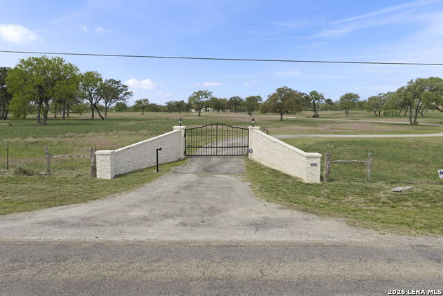 Listing photo id 57 for 608 Creek Rd N