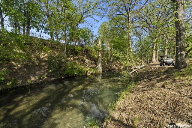 Listing photo id 79 for 608 Creek Rd N
