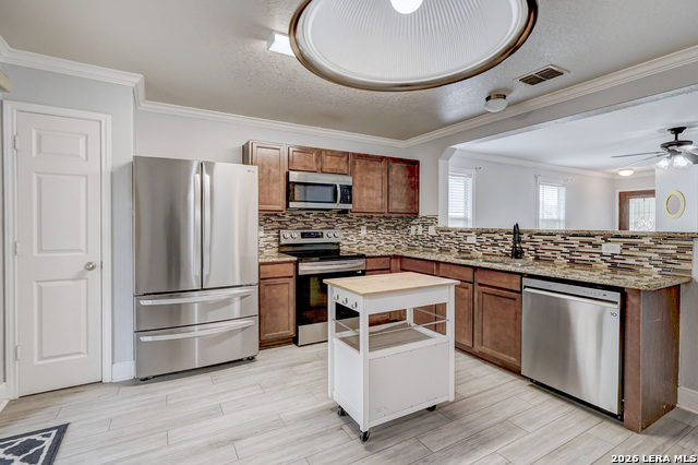 Listing photo id 9 for 10926 Livewater Trl