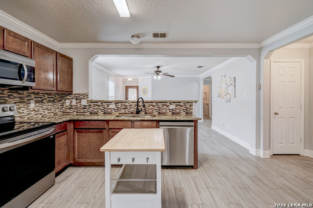 Listing photo id 10 for 10926 Livewater Trl