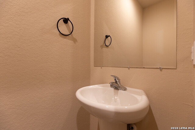 Image 12 of 32 For 6003 Karly Way  104