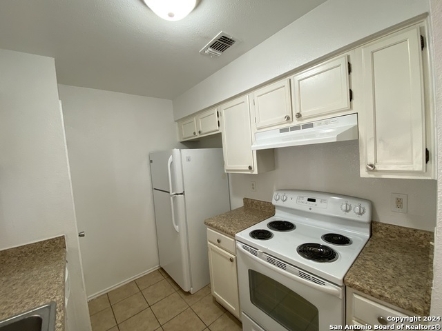 Image 13 of 26 For 810 Station St