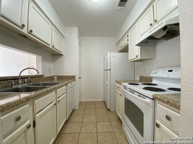 Image 15 of 26 For 810 Station St