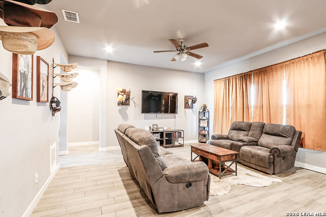 Image 10 of 24 For 281 Legend Hls