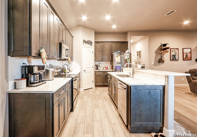 Image 13 of 24 For 281 Legend Hls