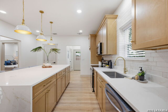 Image 20 of 48 For 506 Haggin St