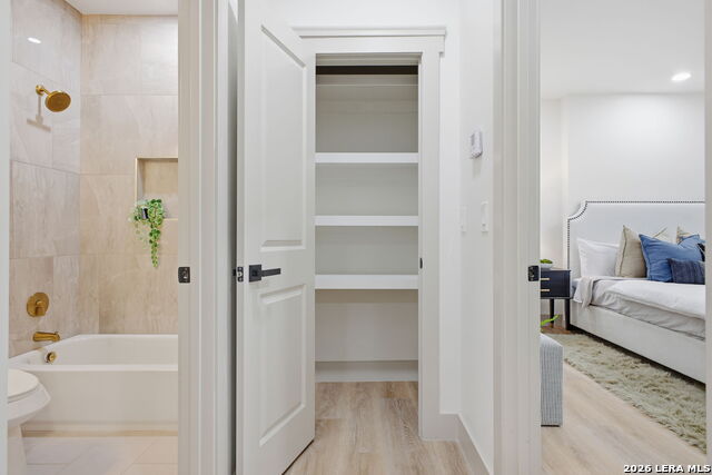 Image 29 of 48 For 506 Haggin St