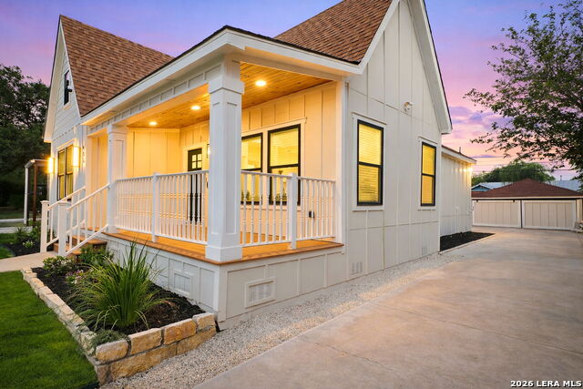 Image 4 of 48 For 506 Haggin St