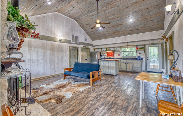 Image 20 of 56 For 24499 Us Highway 83 N