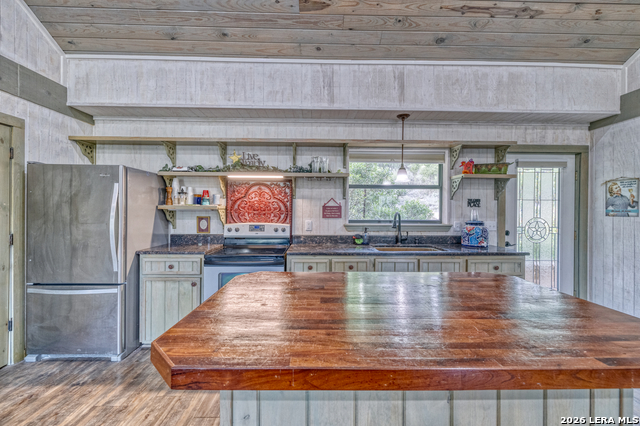 Image 21 of 56 For 24499 Us Highway 83 N