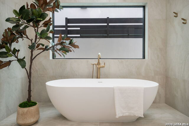 Image 23 of 57 For 24602 Cliff Line