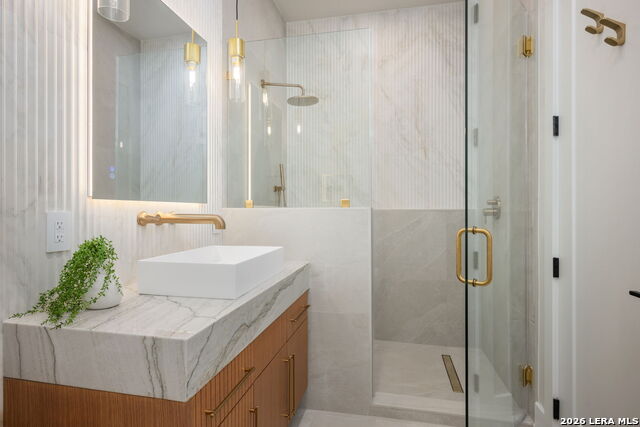 Image 36 of 57 For 24602 Cliff Line