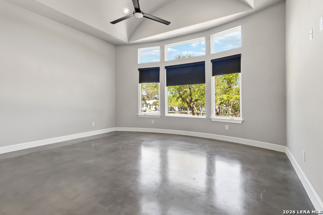 Image 19 of 33 For 922 Maximino Ridge Rd