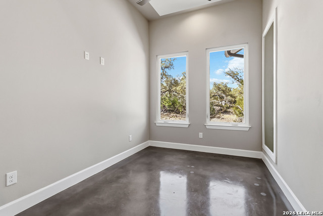 Image 23 of 33 For 922 Maximino Ridge Rd