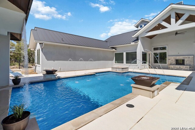 Image 27 of 33 For 922 Maximino Ridge Rd