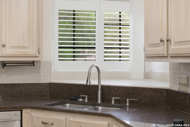 Image 11 of 37 For 21009 Hickory Bnd