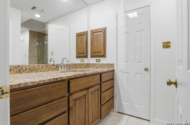 Image 21 of 37 For 21009 Hickory Bnd