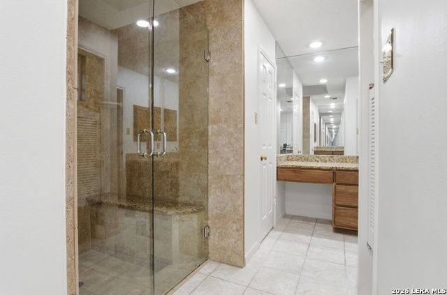 Image 22 of 37 For 21009 Hickory Bnd