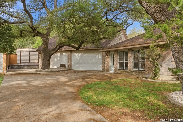 Image 3 of 37 For 21009 Hickory Bnd