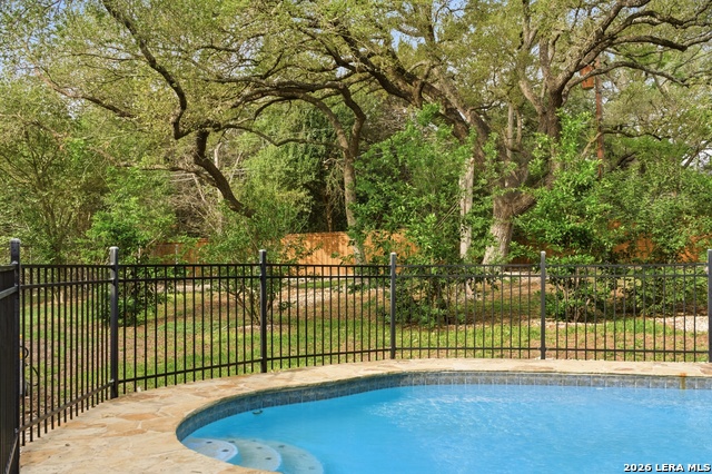 Image 4 of 37 For 21009 Hickory Bnd