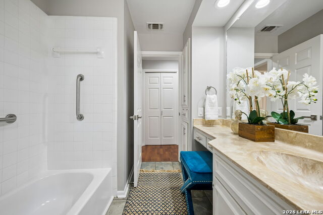 Image 22 of 29 For 5359 Fredericksburg  803