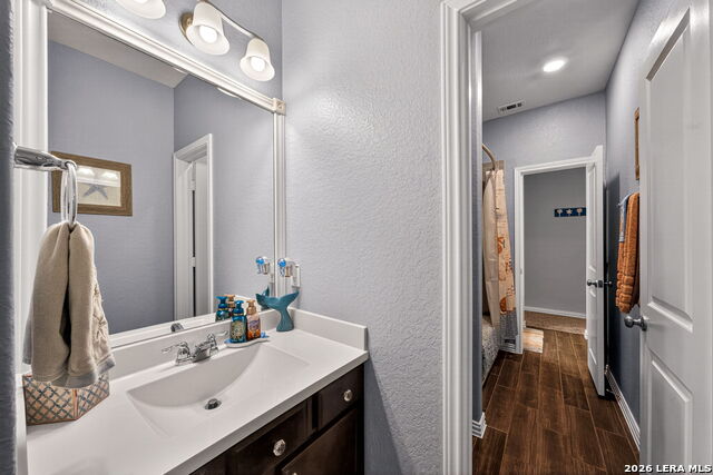 Image 33 of 50 For 25703 Hermosa Vis