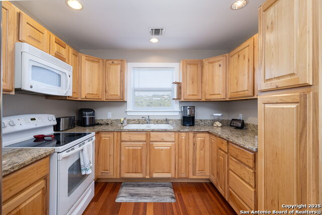 Image 33 of 50 For 42 Tower Rd  