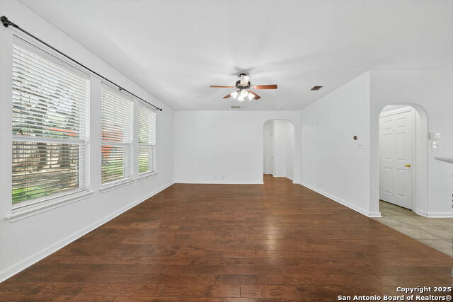 Image 4 of 39 For 511 Sedberry Ct