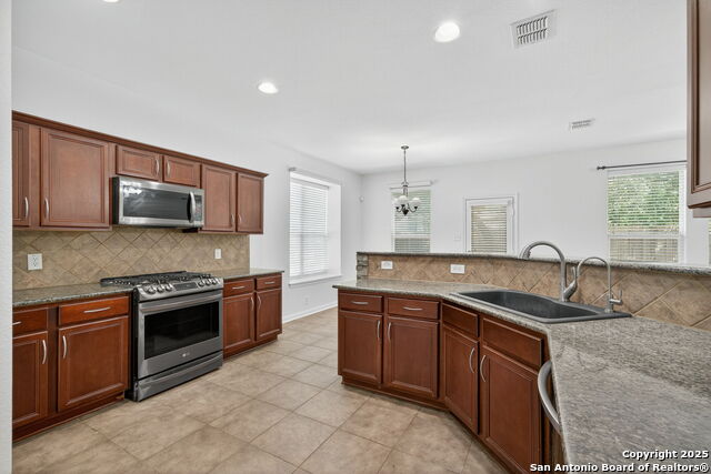 Image 9 of 39 For 511 Sedberry Ct