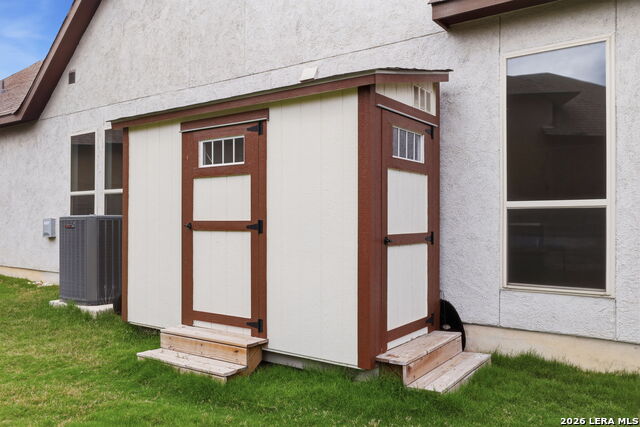 Image 34 of 47 For 28410 Bailey Xing