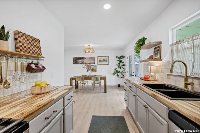 Image 17 of 41 For 5914 Channcy Springs St