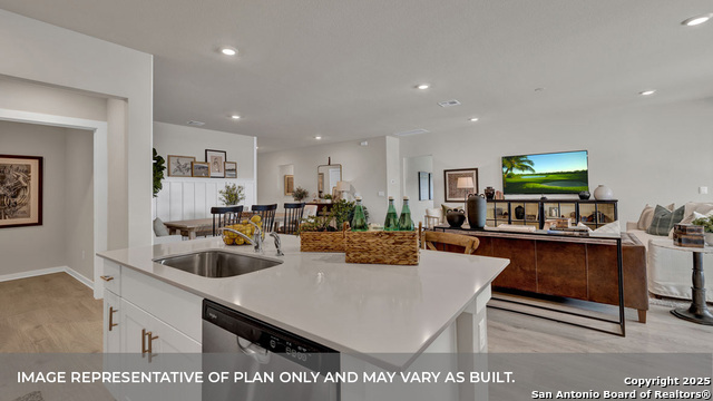 Image 18 of 46 For 421 Kolbo Crossing Cove