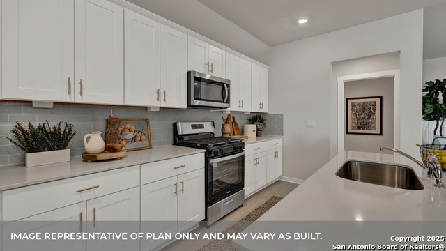 Image 19 of 46 For 421 Kolbo Crossing Cove