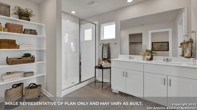 Image 32 of 46 For 421 Kolbo Crossing Cove