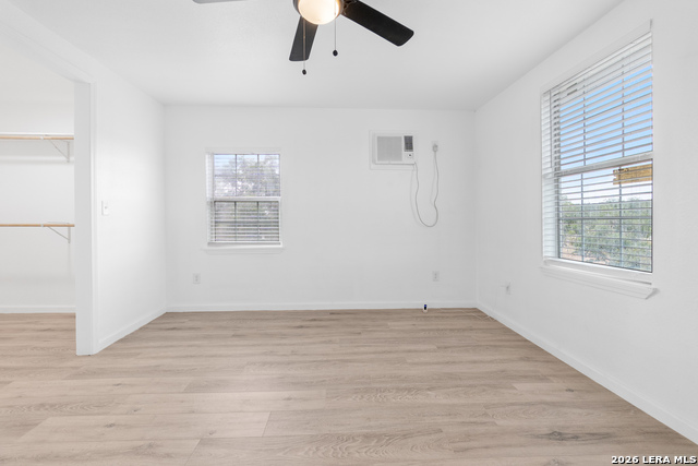 Image 25 of 50 For 323 Lakeside