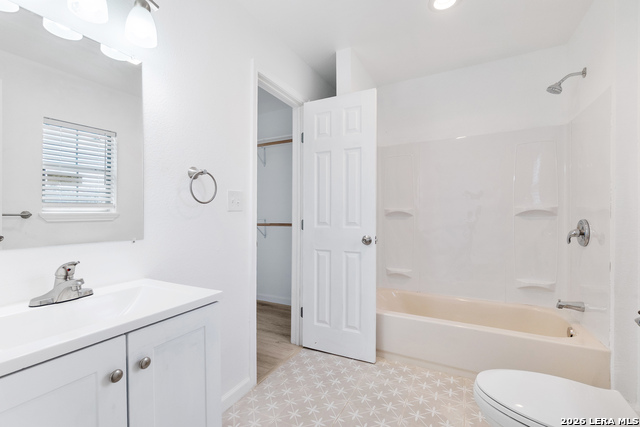 Image 32 of 50 For 323 Lakeside