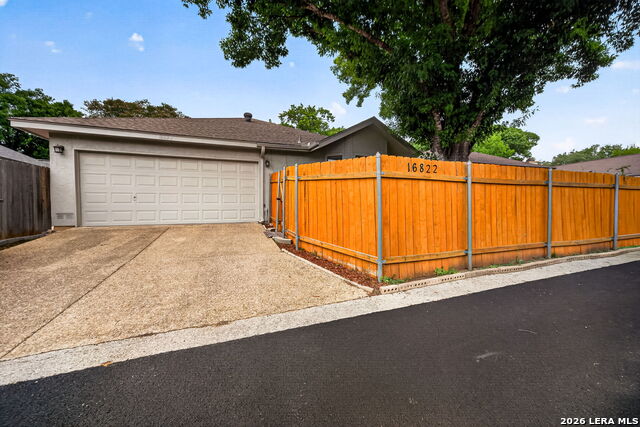 Image 14 of 16 For 16822 Summer Creek