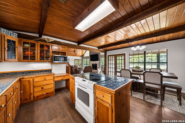 Image 13 of 51 For 199 Lakeshore Dr S