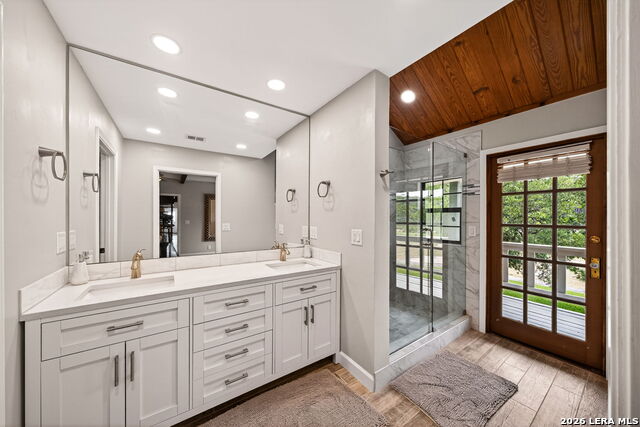 Image 18 of 51 For 199 Lakeshore Dr S