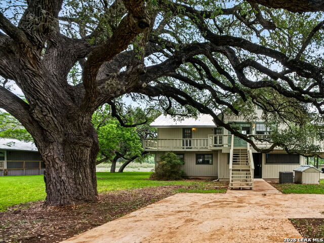 Image 3 of 51 For 199 Lakeshore Dr S