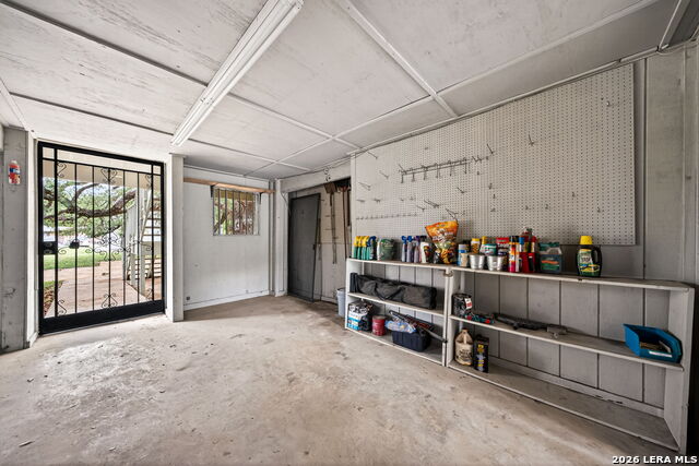 Image 31 of 51 For 199 Lakeshore Dr S