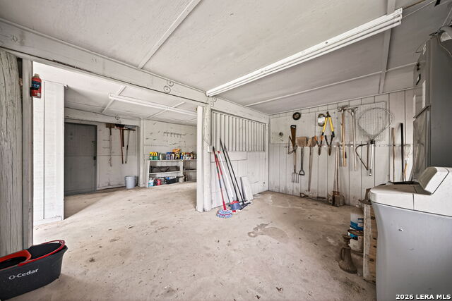 Image 32 of 51 For 199 Lakeshore Dr S