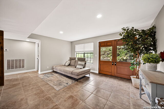 Image 8 of 51 For 199 Lakeshore Dr S