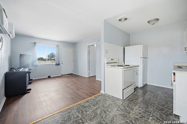 Image 7 of 20 For 6641 San Pedro Ave