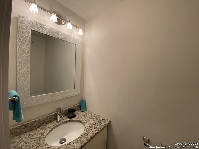 Image 10 of 19 For 2811 Woodbury St  403