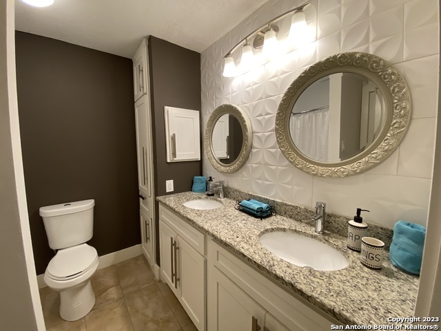 Image 11 of 19 For 2811 Woodbury St  403