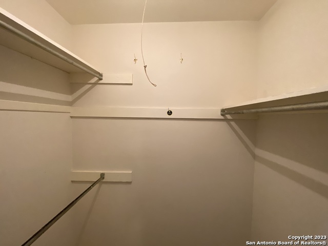 Image 14 of 19 For 2811 Woodbury St  403