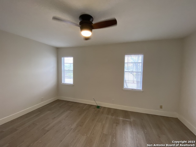 Image 15 of 19 For 2811 Woodbury St  403