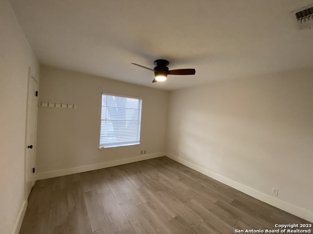 Image 16 of 19 For 2811 Woodbury St  403