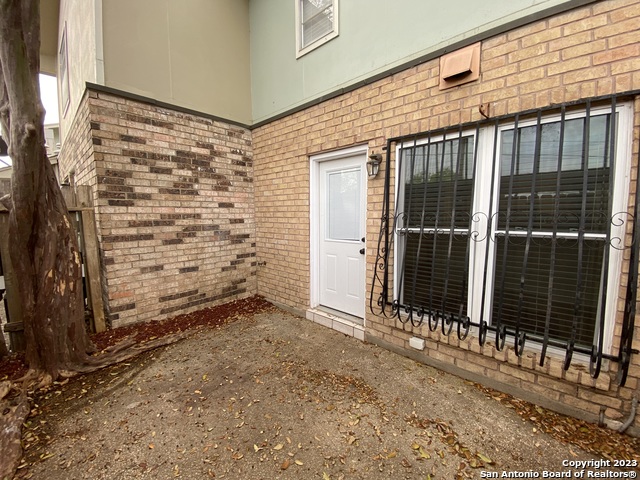 Image 17 of 19 For 2811 Woodbury St  403